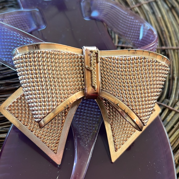 Ferragamo flip flops size 10 - Picture 3 of 6